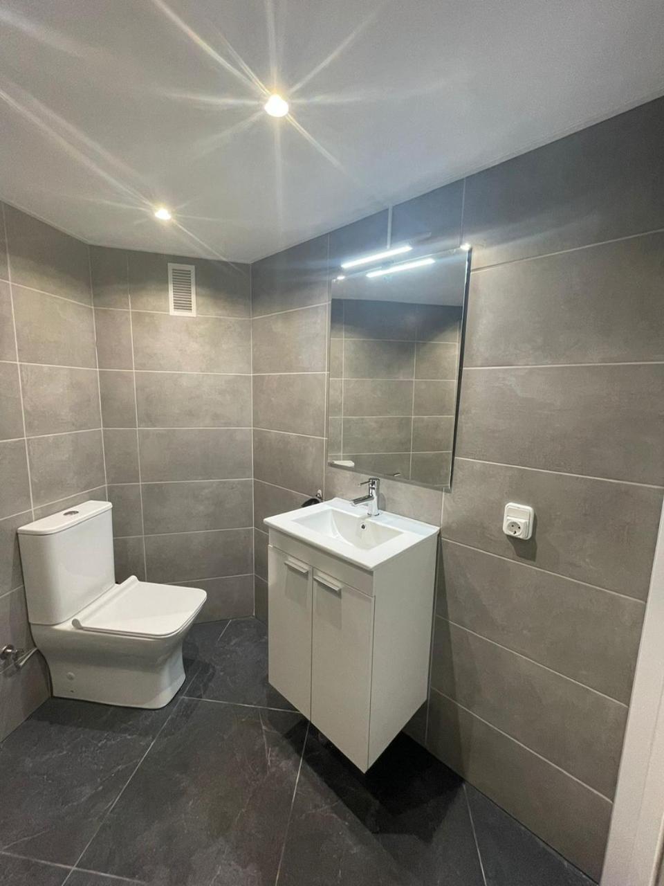 Edificio Gijon Newly Renovated Two-Bedroom Apartment Benidorm Extérieur photo